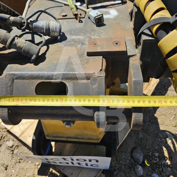 Engcon 10LE9 + bucket