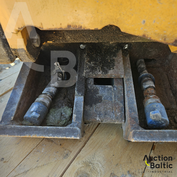 Engcon 10LE9 + bucket