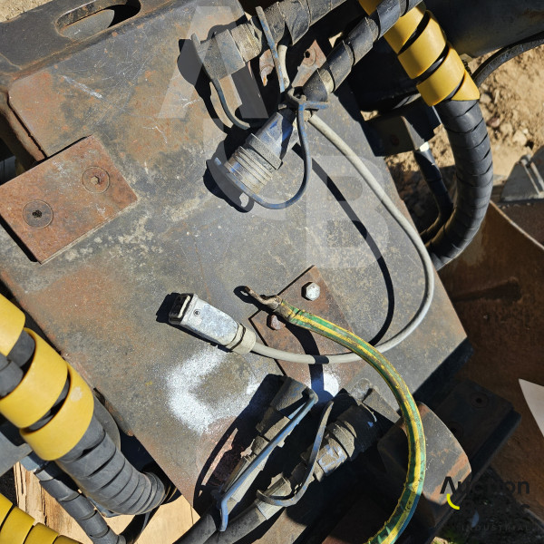 Engcon 10LE9 + bucket