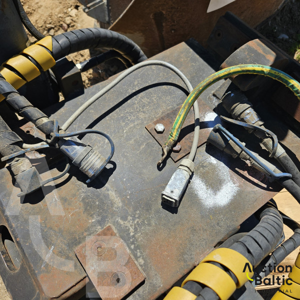 Engcon 10LE9 + bucket