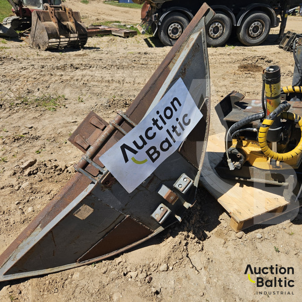 Engcon 10LE9 + bucket