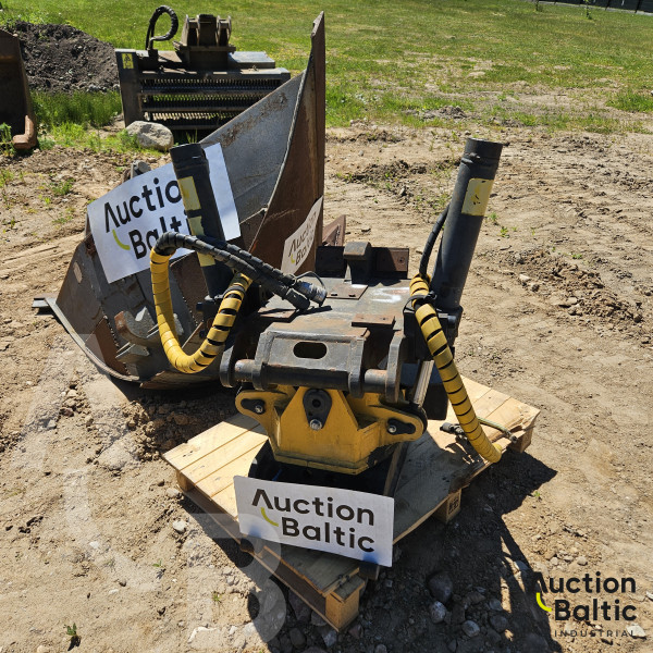 Engcon 10LE9 + bucket