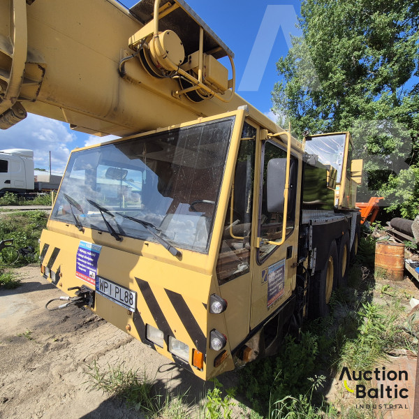 Demag AC 155
