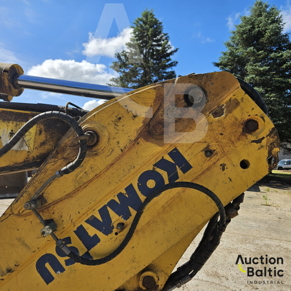 Komatsu WB93S-5E0