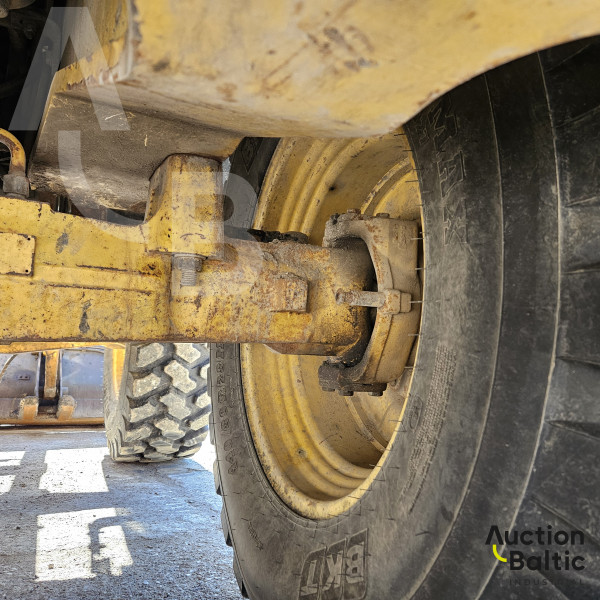 Komatsu WB93S-5E0