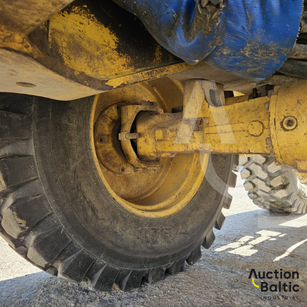 Komatsu WB93S-5E0
