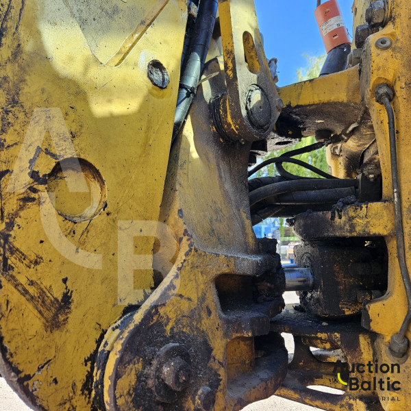 Komatsu WB93S-5E0