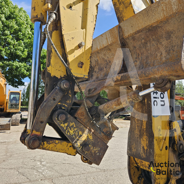 Komatsu WB93S-5E0