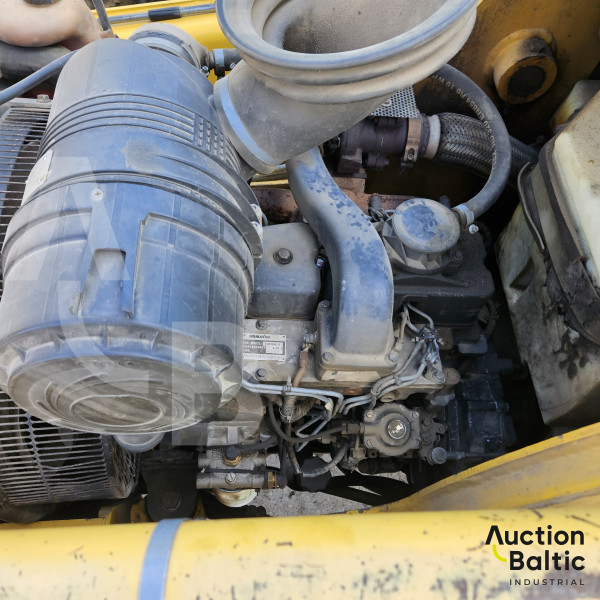 Komatsu WB93S-5