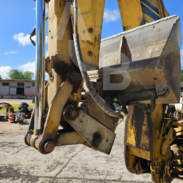 Komatsu WB93S-5