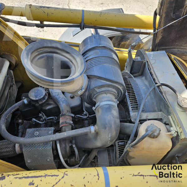 Komatsu WB93S-5