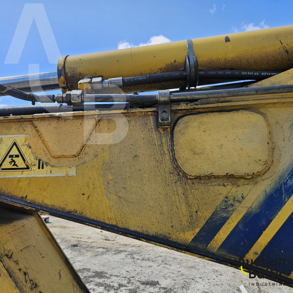Komatsu WB93S-5