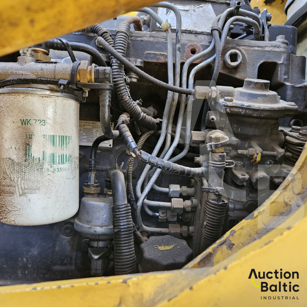 Komatsu WB93S-5