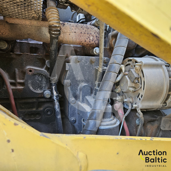 Komatsu WB93S-5