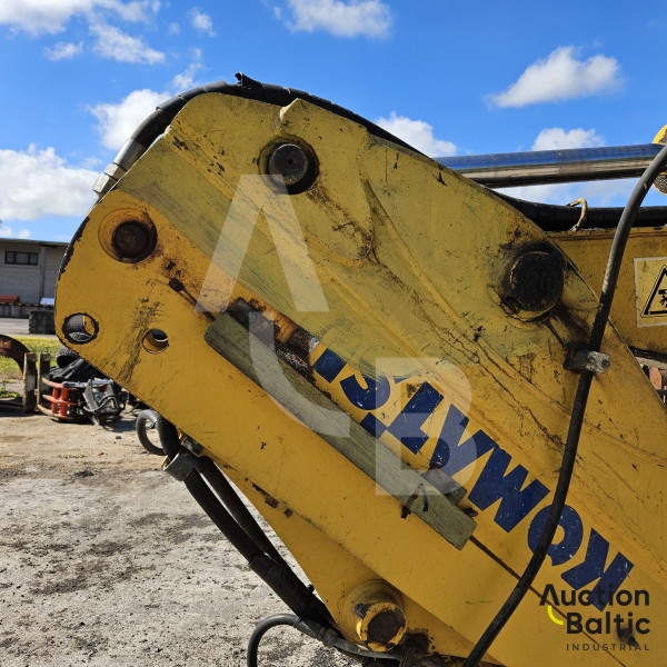 Komatsu WB93S-5