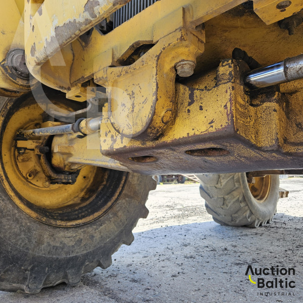 Komatsu WB93S-5