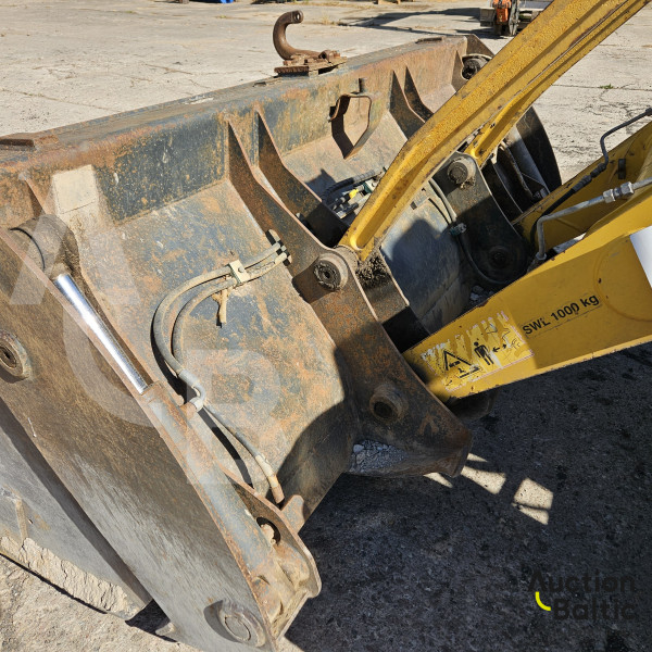Komatsu WB93S-5
