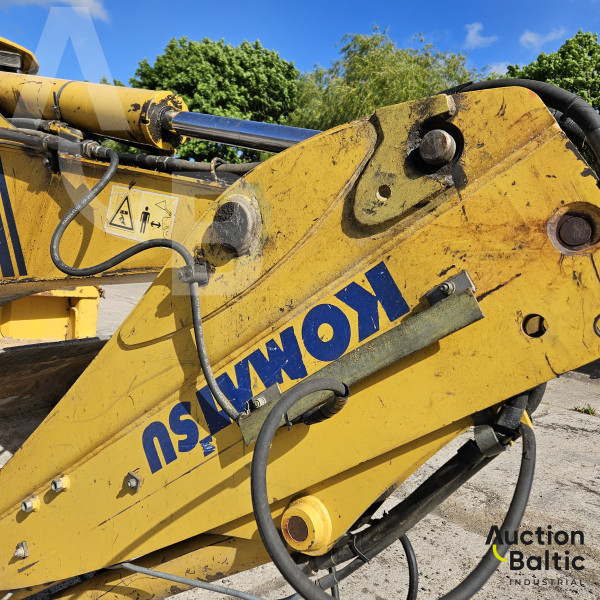 Komatsu WB93S-5