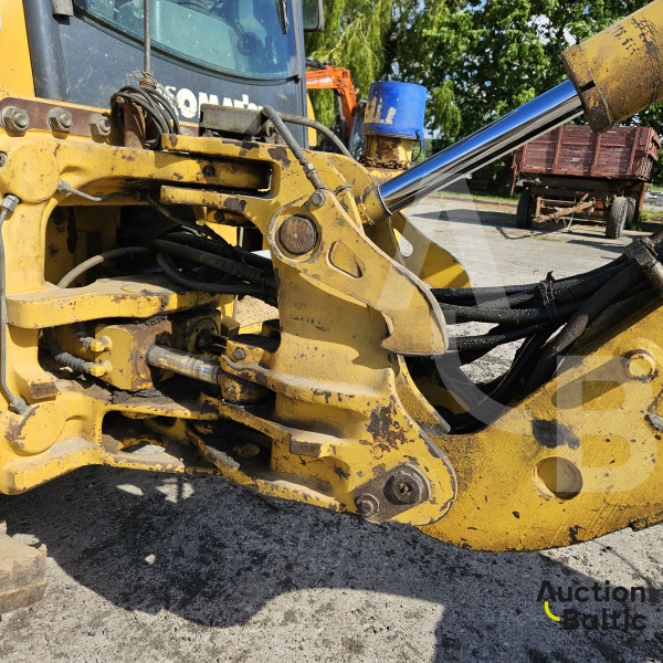 Komatsu WB93S-5