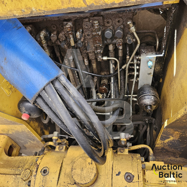 Komatsu WB93S-5