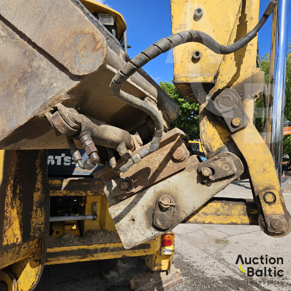 Komatsu WB93S-5