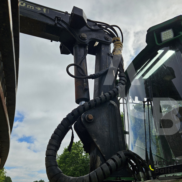 John Deere 810 D