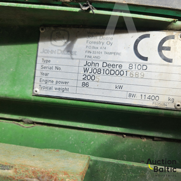 John Deere 810 D