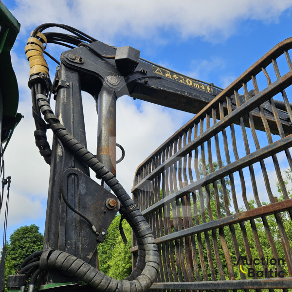 John Deere 810 D