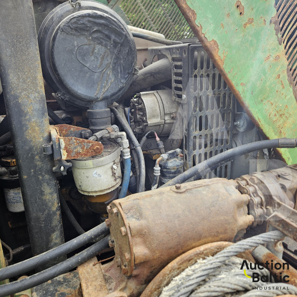 John Deere 810 D