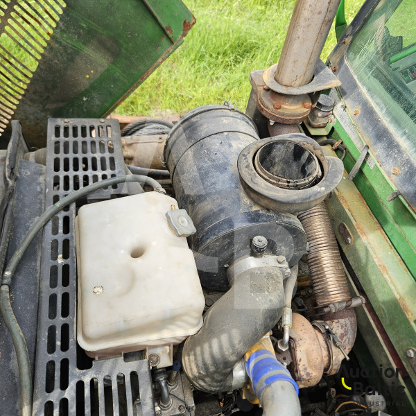 John Deere 810 D