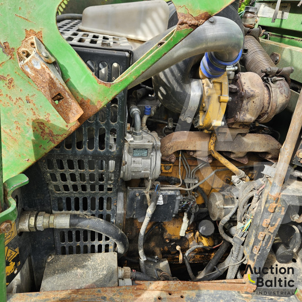 John Deere 810 D
