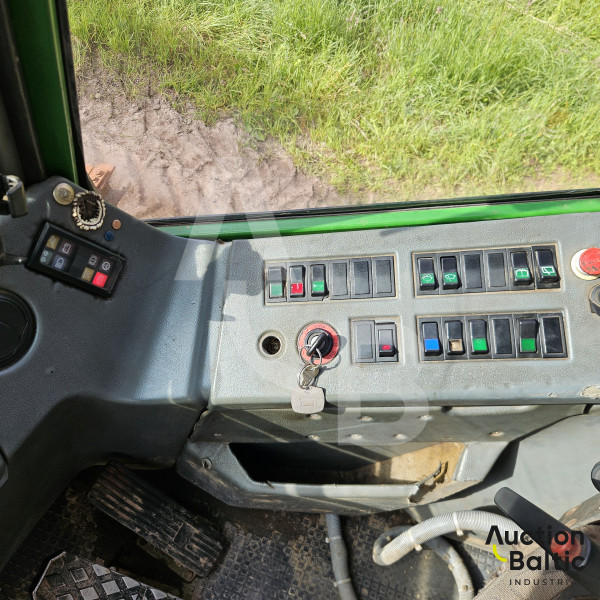 John Deere 810 D