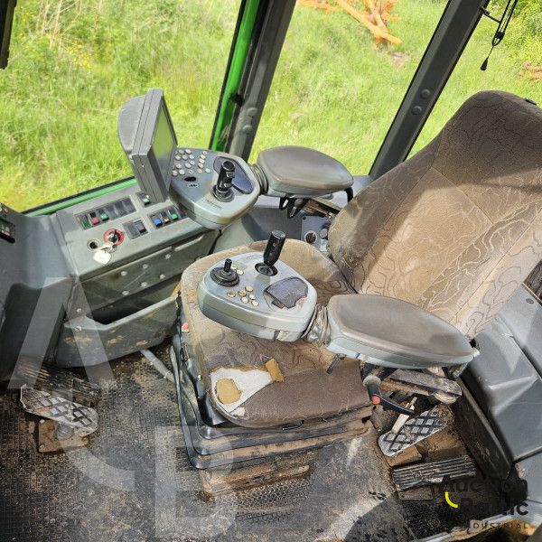 John Deere 810 D