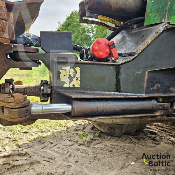 John Deere 810 D