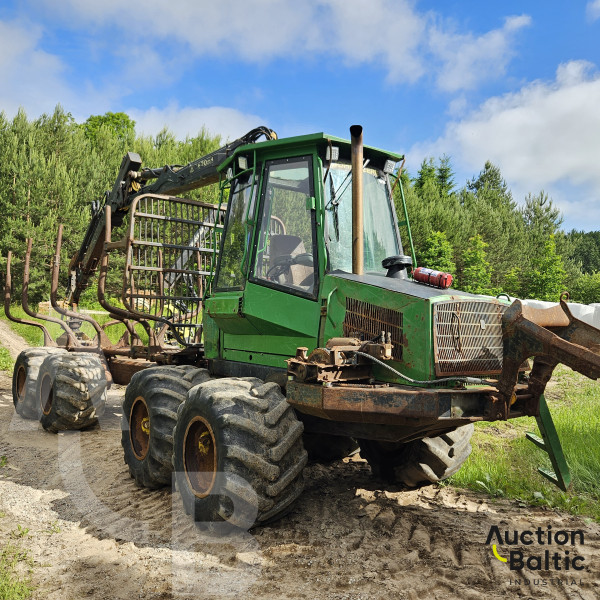 John Deere 810 D