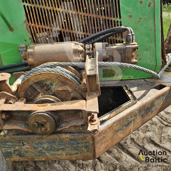 John Deere 810 D