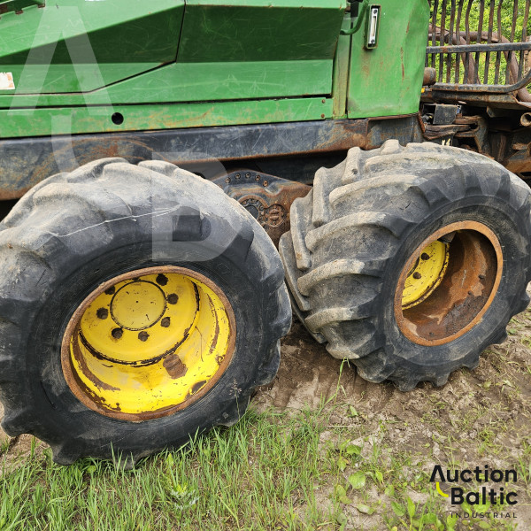 John Deere 810 D