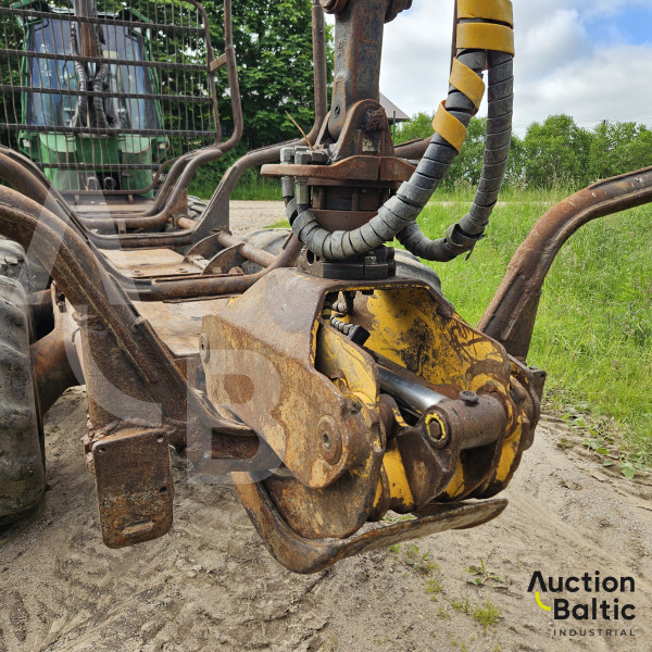 John Deere 810 D