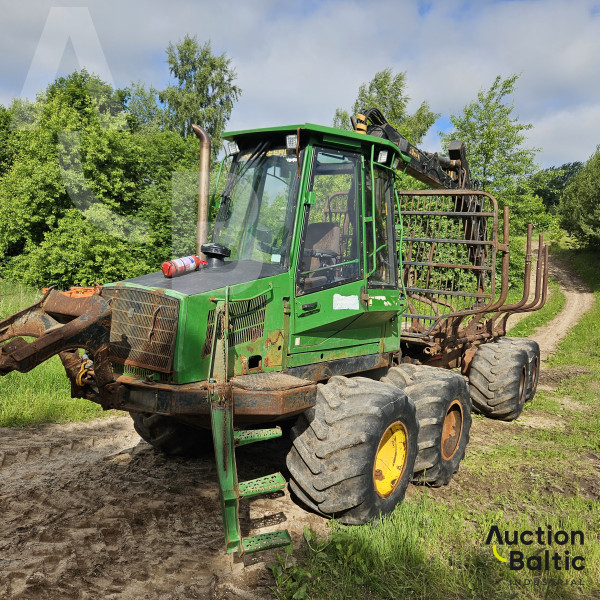 John Deere 810 D