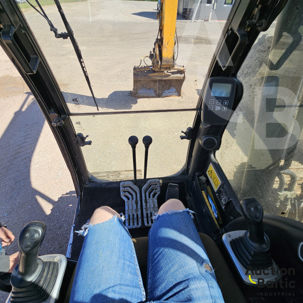 JCB JS 160 LC